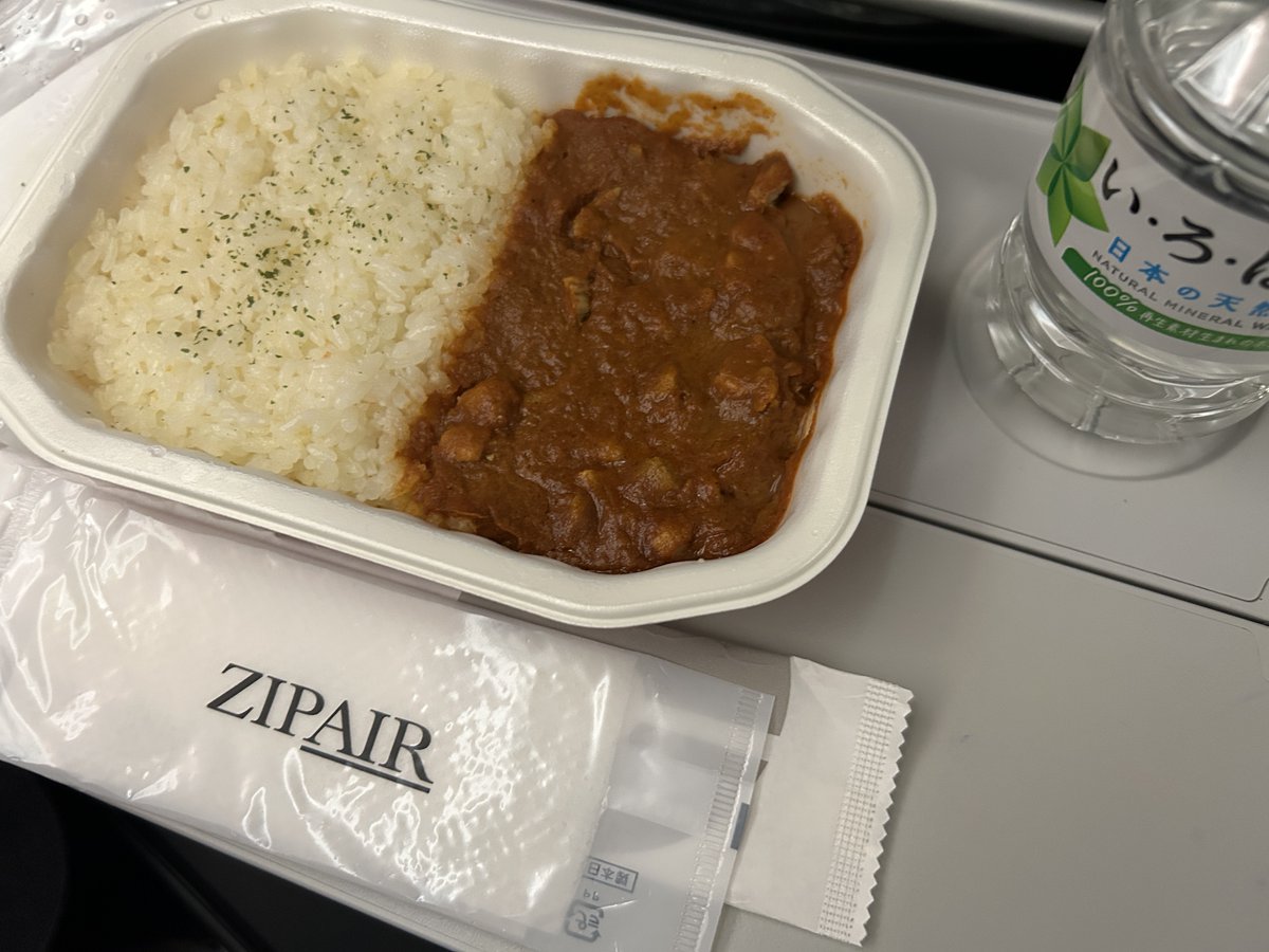 バンクーバーと成田を繋ぐLCCの #ZIPAIR は留学生にとってリーズナブル