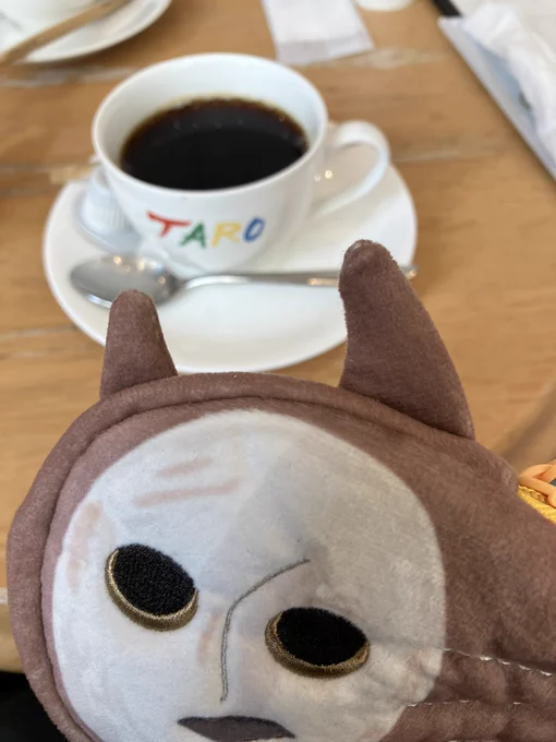 紅葉がすごい綺麗で歩き回ってたけど階段が……階段が……ゼェゼェであたたかいコーヒーがおいしかった