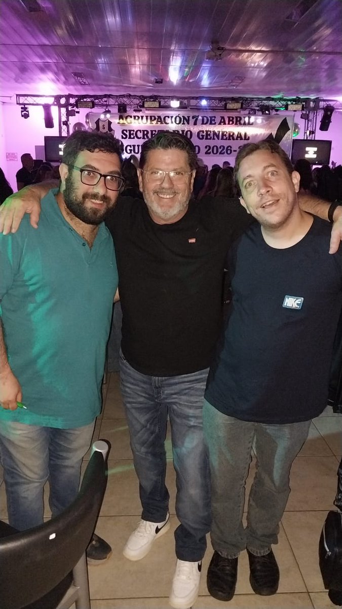 Con mis mejores amigos, son crack y genios. Aguante la <a href="/la7_deabril/">La 7 de Abril</a>