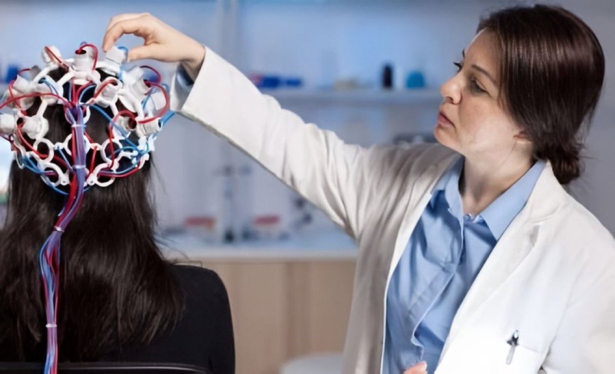 gerceklerfark's tweet image. Bilim insanlarına göre yüksek zeka göstergesi olarak kabul edilen 5 alışkanlık:

- Geç uyumak
- Kendi kendine konuşmak 
- Hayal kurmak
- Unutkanlık
- Yalnızlığa eğilim