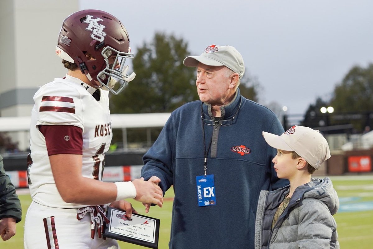 Schuler4Jackson's tweet photo. Super blessed to receive the BSN sport scholar athlete award!! @orr_coachorr9 @CoachWRhodes @KosciuskoFB @CoachMurphy_ @Jcoop50 https://t.co/cucoPCO2kp