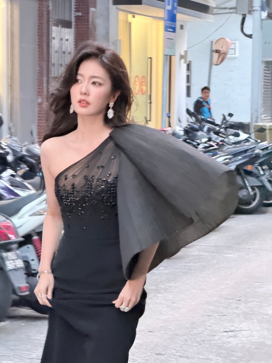 lokii_1220's tweet photo. BaiLu looks soo hot 🔥 

BAILU AT SCREAM NIGHT 2025
#ScreamNightWithBaiLu
#BaiLu #白鹿 https://t.co/vukavgB16q