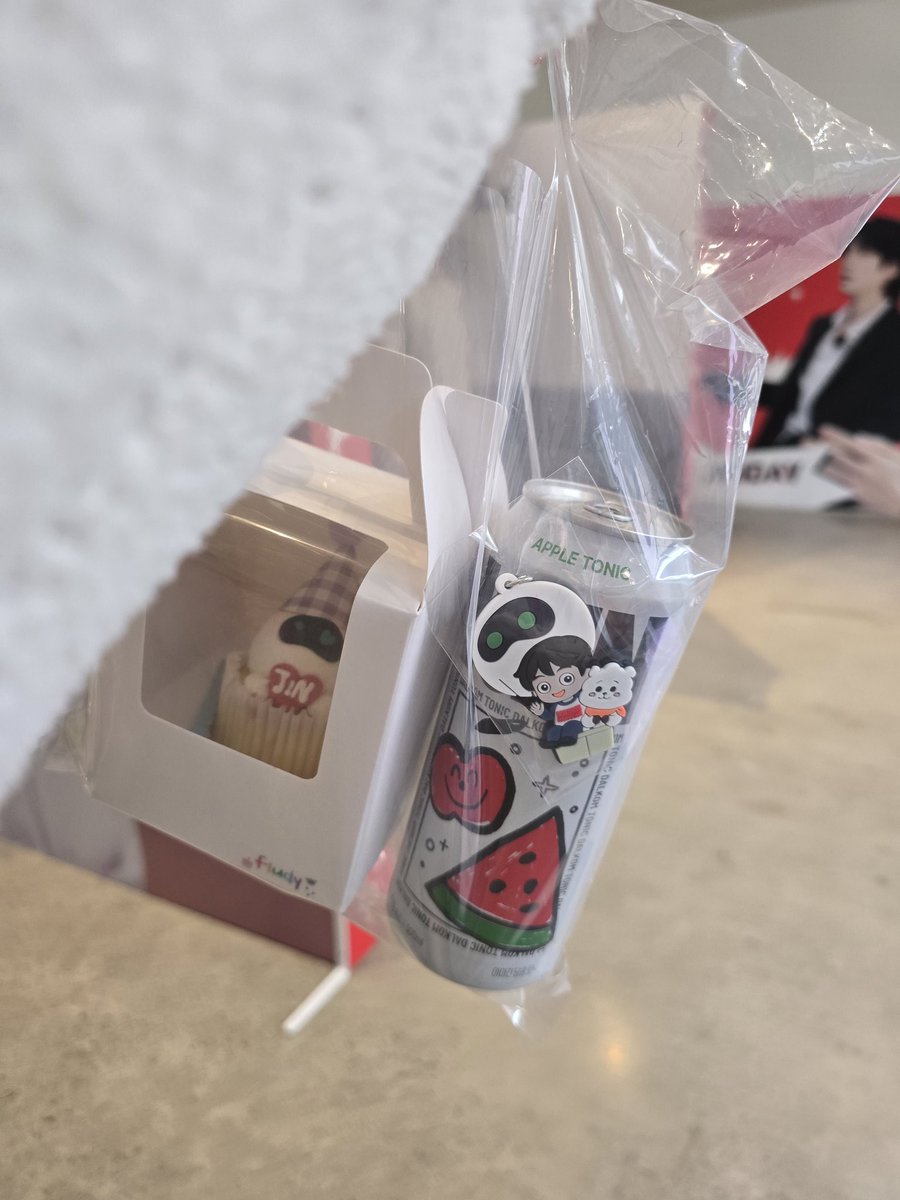 평일 시간이 안나서 주말에 방문!
온통 석지니로 가득찬 곳에 너무 즐거웠어요ㅎㅎㅎ
스탭분들이 너무 친절하셔서 더 행복하게 즐겼네요~~😁
<a href="/PRforJIN/">김석진홍보팀 PR for JIN</a>
서로의 우주, 서로의 빛
#석진아_우리가_네_빛이되어줄게