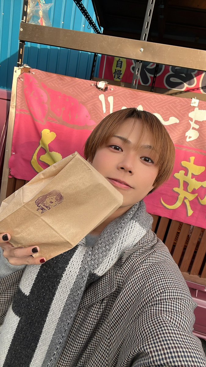 お友達の焼き芋トラック🍠✨
本格的だよ！石焼きだよ😳！笑

ほんっっとに甘くて美味でした感謝🙌
#焼き芋 #焼き芋トラック