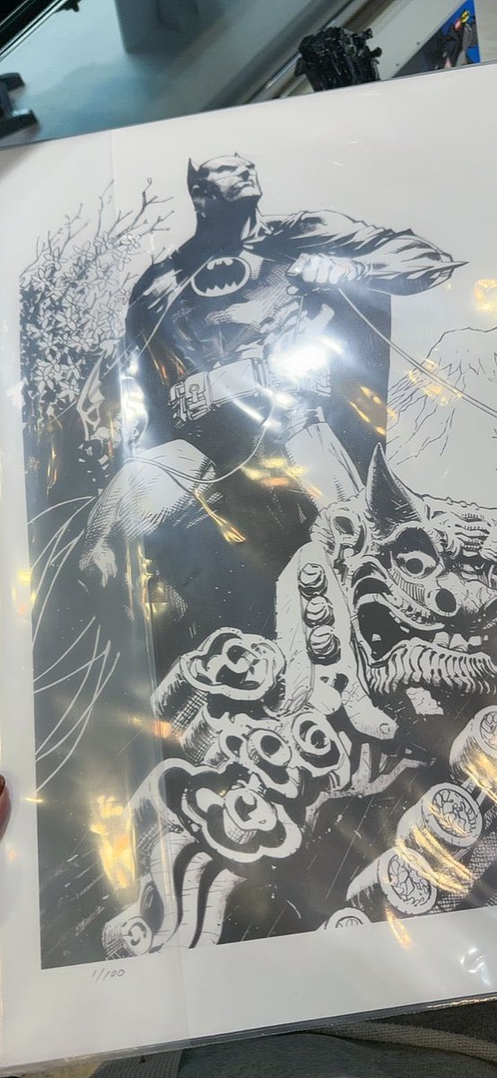 #東京コミコン2025 #TokyoComicCon 
Jim Lee’s Sakura Batman can be purchased at Hall 4, right next to the Batman figure display area. However, when I tried to buy it, the QR code wasn’t working but with the help of the staff, I get the 1/100😚