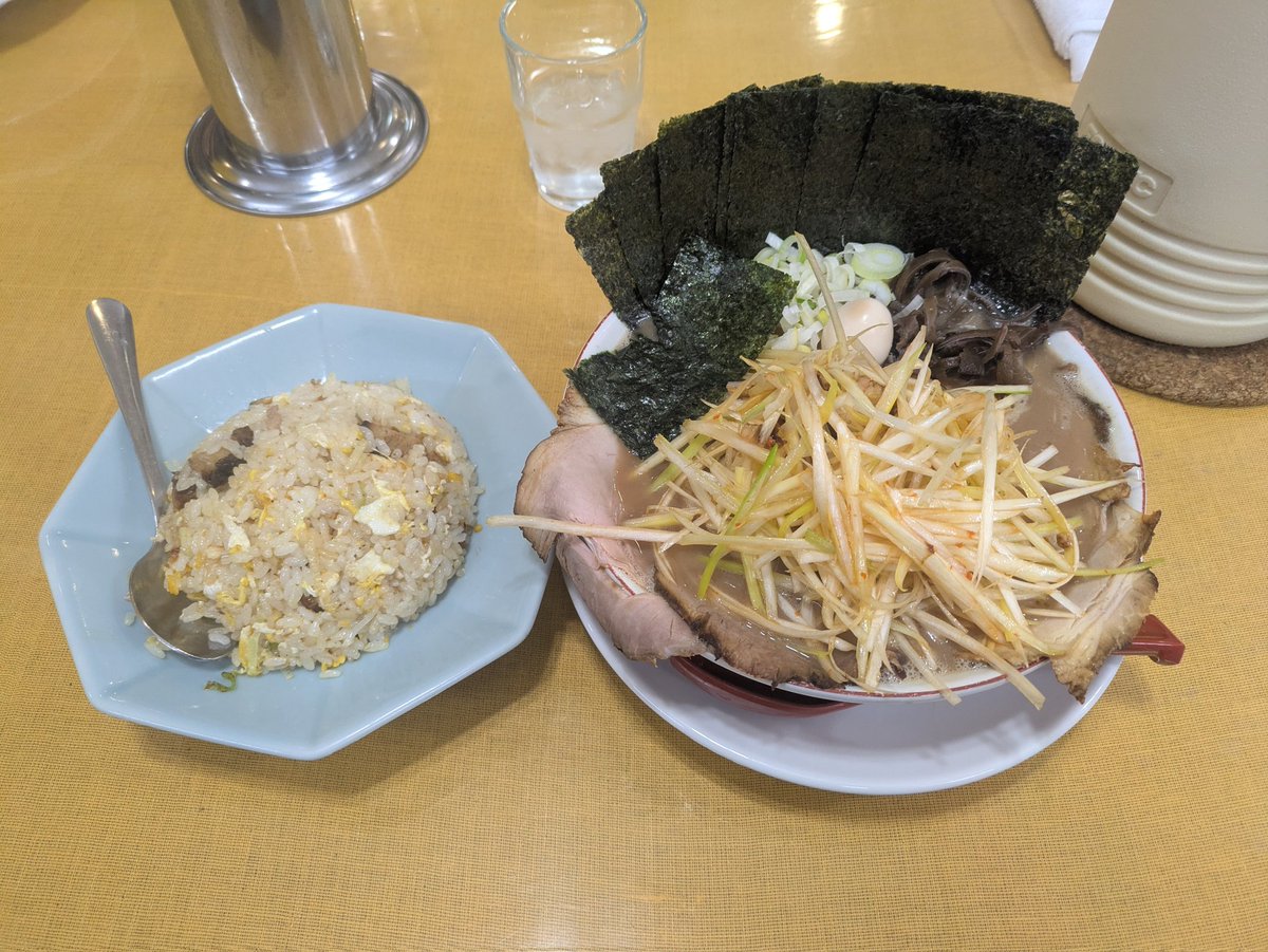 うまいヨゆうちゃんラーメン
ネギチャーシューラーメン、のり、チャーハン

どっ豚骨の看板に恥じぬ豚骨味全開のラーメン🍜
