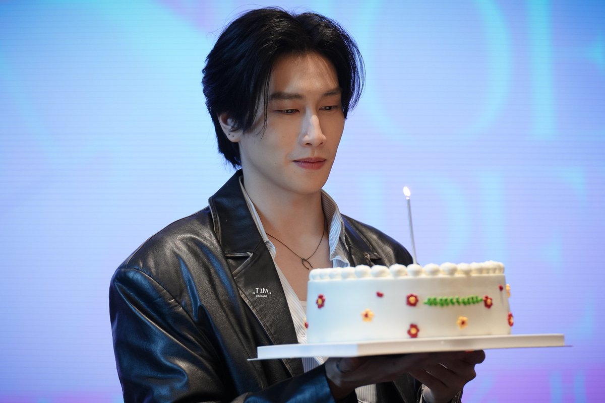 TZM_TooZoneMaew's tweet photo. Birthday Boy 🎂

BIBLE FANSIGN IN SUZHOU
#YoungTuDayxBible
꒰ #BibleWichapas #bsumone ꒱ https://t.co/Sb5rMwJt49