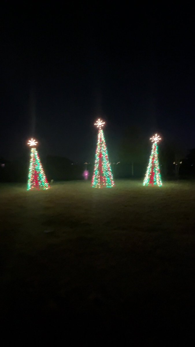 boonbinos's tweet photo. feeling festive https://t.co/umAMl6wGJf