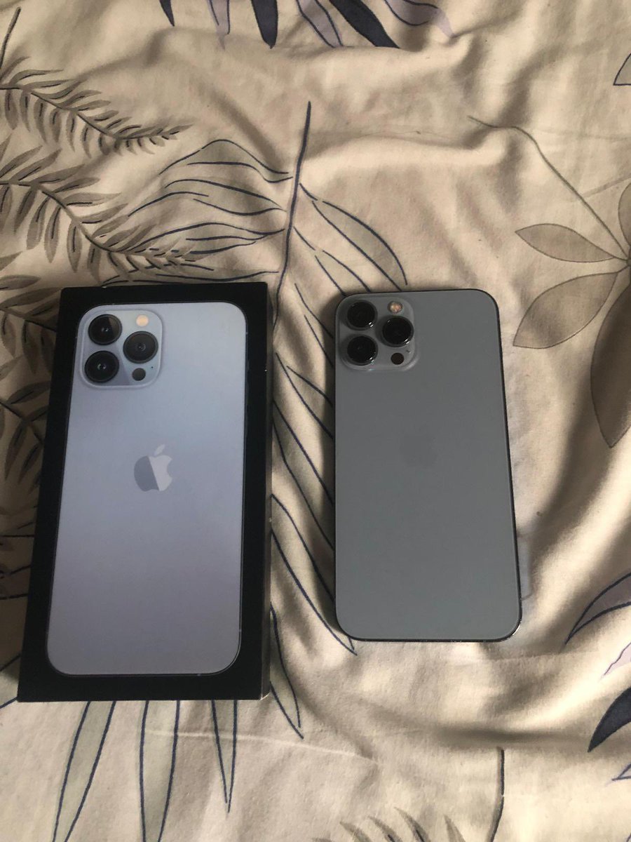 oculetsamah's tweet photo. #WTS Iphone 13 pro max 128GB ibox resmi sudah bisa 5G, include kabel USB-C, warna sierra blue. Iphone 12pro max 128gb wifi only include kabel USB-C mulus warna putih. Bundling price 10jt nego. #zonauang https://t.co/64nEyt1xOK