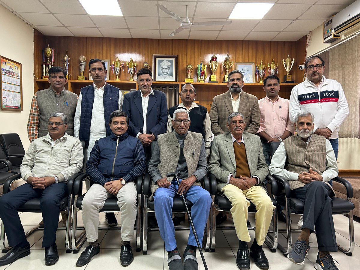 satinderneoli's tweet photo. गवर्नमेंट कॉलेज हिसार के 75 वर्ष होने के उपलक्ष्य मे होने वाली डायमंड जुबली सेलिब्रेशन और एलुमनाई मीट को लेकर हुई बैठक में पूर्व विद्यार्थी मिलन समारोह (एलुमनाई मीट) 10 जनवरी 2026 शनिवार को आयोजित करने का निर्णय लिया।

#सतेन्द्र_सिंह_आदमपुर
#जय_आदमपुर
@Kumari_Selja @RahulGandhi https://t.co/22lMa2HTEu