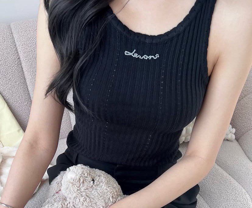 melodykittymiss's tweet photo. 𐙚 ฝากขาย 🎀 🛋️
‧˳ 🪽 ส่งต่อเสื้อ Brand #devonwear
🐈⬛ สีดำ
Size อก 26-35“ length 19”
💌⭐️ ส่งต่อ 400 รวมส่ง (from 990฿) ค่ะ
ขออนุญาตรูปทางแบรนด์ค่ะ
dm @babywonwonn 💭
#hicutierental #sculptorthailland #carlynbag #standoil #vghbkk #ส่งต่อvghbkk #giveaway
#ชุดให้เช่า https://t.co/DvBG4urJj4