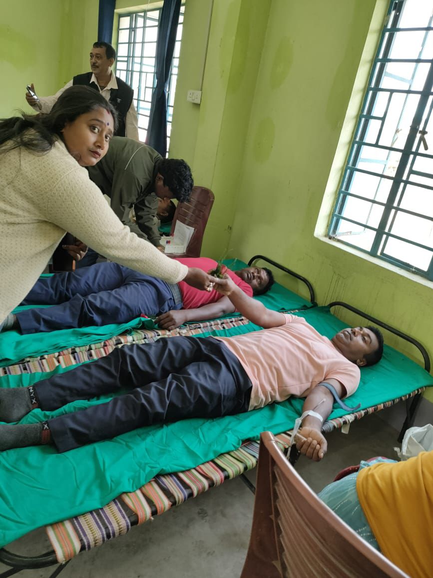 ৫ই ডিসেম্বর, ২০২৫ তারিখে রাণাঘাট পুলিশ জেলার ওয়েলফেয়ার বোর্ডের উদ্যোগে একটি স্বেচ্ছায় রক্তদান শিবির ‘উৎসর্গ’ অনুষ্ঠিত হয়।

অনুষ্ঠানে উপস্থিত ছিলেন রাণাঘাট পুলিশ জেলার পুলিশ সুপার শ্রী আশীষ মৌর্য, IPS মহাশয় এবং রাণাঘাট পুলিশ জেলার Dy. SP (HQ), Dy SP Traffic মহাশয় ও অন্যান্য