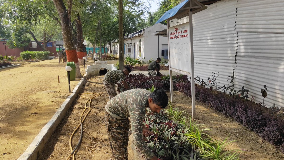 COMDT81BNCRPF's tweet photo. Drive 'Swachhta Pakhwada' Today troops of 81 BN CRPF conducted white wash in campus area, trimming of grass and bushes. https://t.co/ancO9Jgndl