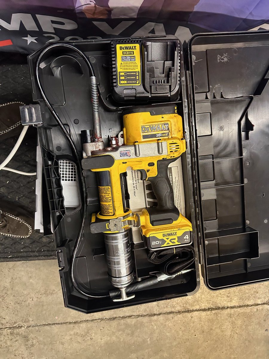 Middle Lane Marco tweet media