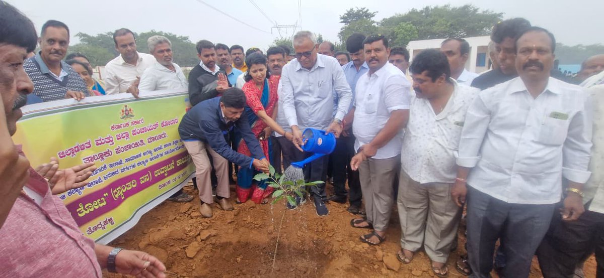 iecmalurtps's tweet photo. ಮಾಲೂರು ತಾ ತೊರ್ನಹಳ್ಳಿ ಗ್ರಾ ಪಂ ನ ಹಿ ಪ್ರಾ ಶಾಲೆಯಲ್ಲಿ ಮಾನ್ಯ ಶಾಸಕರಾದ  ಕೆ.ವೈ.ನಂಜೇಗೌಡರು, ಅಧ್ಯಕ್ಷತೆಯಲ್ಲಿ ಧನ್ವಂತರಿ (ಪೌಷ್ಟಿಕತೋಟ)ವನ್ನು ಸಸಿ ನೆಡುವ ಮೂಲಕ ಉದ್ಘಾಟನೆ ಮಾಡಿದರು . https://t.co/X7VZf9tzYI