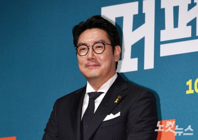 KoreanUpdates's tweet photo. Broadcaster is in emergency after #ChoJinwoong admitted that he had gone to juvenile detention center and announced that he's suspending his activities and retiring, especially for the drama that's already finished and long awaited #Signal2. 

Cho, through his agency admitted there was a wrong behavior when he was minor but completely denied the suspicion related to sexual assault.

SBS documentary where Cho was doing the narration, decided to replaced and re-recorded the part that has been broadcasted. KBS documentary which showed Cho's journey also has been taken down.

https://t.co/V8YWuAVkv5
#KoreanUpdates VF