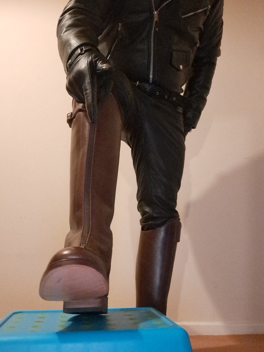 LeatherCal255's tweet photo. I love wearing these boots, especially with full leather https://t.co/DGOQrj71Lt