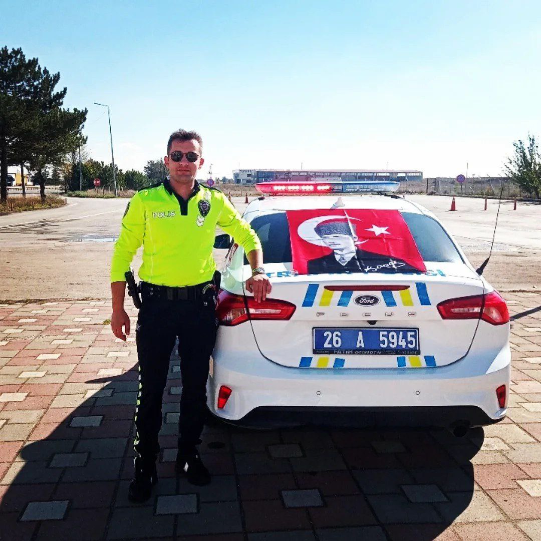 🚨Bolu Belediye Başkanı Tanju Özcan:

“Polis memuru Onur Şener, siyasi bir söylemde bulunmamış, sadece durum tespiti yapmıştır.

Bu kardeşimizin ekmeğiyle oynamayı düşünenler iyi dinlesin. Bolu Belediyesi’nin kapısı, Onur Şener gibi kahramanlara sonuna kadar açıktır.”