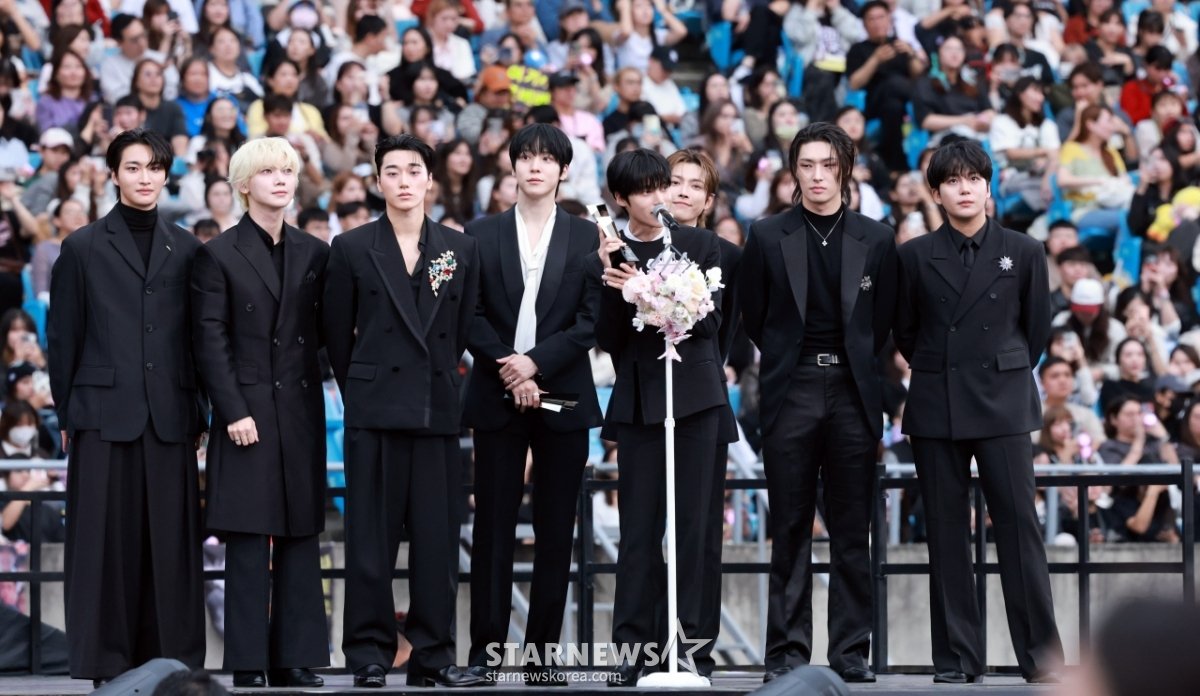 ATEEZUD's tweet photo. [🏆] ATEEZ at 2025 Asia Artist Awards

• YUNHO — New Wave Actor Award
• Best Artist Award 
• Best K-pop Record Award 
• HONGJOONG — Best Choice Award
.
#ATEEZ #에이티즈 @ATEEZofficial #AAA2025 https://t.co/AoTIX661Ok
