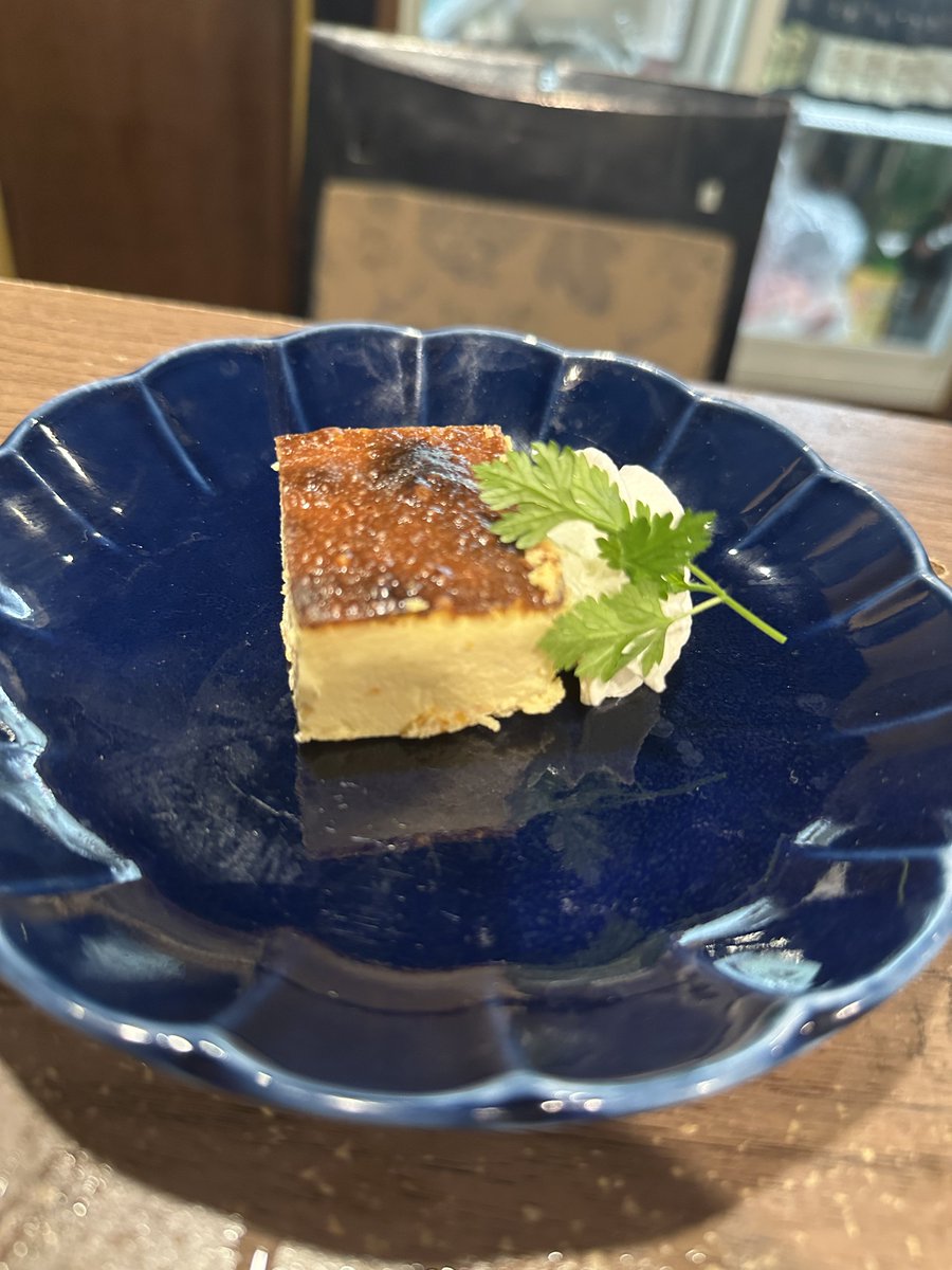 蒲郡みかん香るバスク風チーズケーキ

蒲郡みかんの香りがさっぱりでサッパリと、でも濃厚なチーズケーキ🧀🍰

〆の甘味にどうですか？？？