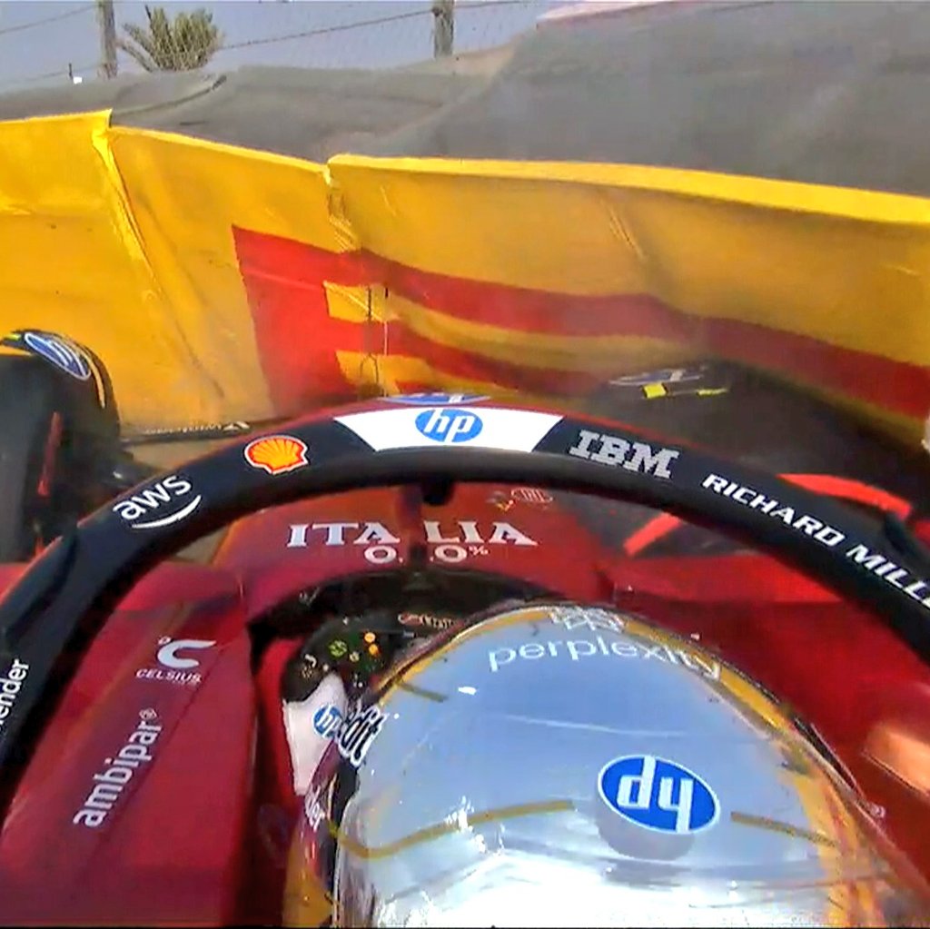 Trompo de Lewis Hamilton que se va directo contra el muro. "Algo se rompió" dijo LH. #GpAbudabi FP3