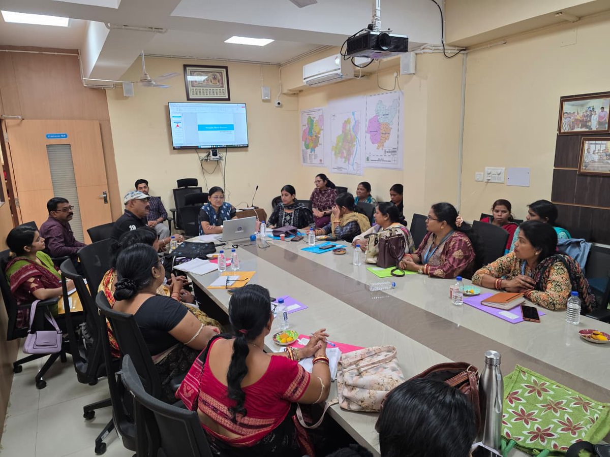 Sensitisation-cum-training programme for MPHW (M/F) and MRAs conducted at UMSU, Bhubaneswar, chaired by  Dr. Prameela Baral, ADPHO cum NO, UMSU(BMC).
#bbsrumsu #urbansurveillanceunit #publichealth #diseasesurveillancepreparation