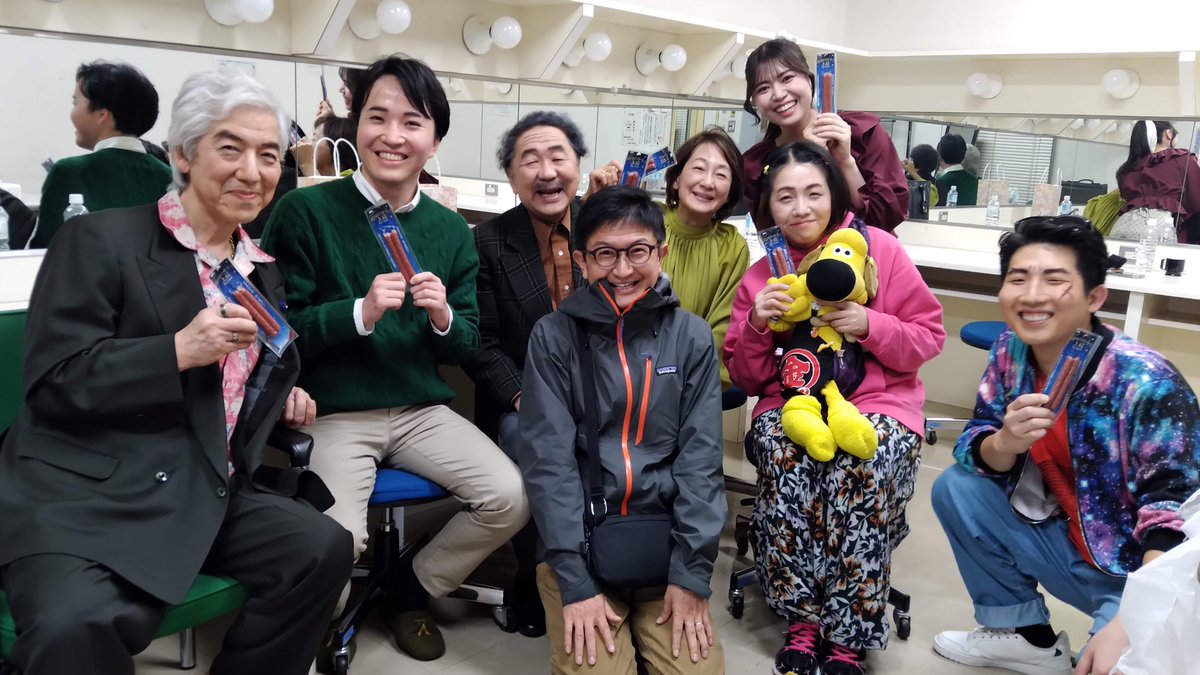 ibc_kamihiro's tweet photo. 昨夜は #盛岡文士劇 を観劇。現代物では大塚さんの新聞芸やコミカルな動きで爆笑の連続。井丸アナは初々しい、柄が悪い男役。舞台のラストはホロリと涙。時代物では浅見アナが安定の狂言回し。徳岡アナは堂々とヒロイン役。謎が謎を呼ぶミステリーを堪能。チケット4000円分の元を取りましたぜ！ https://t.co/AZjRrjcFAD