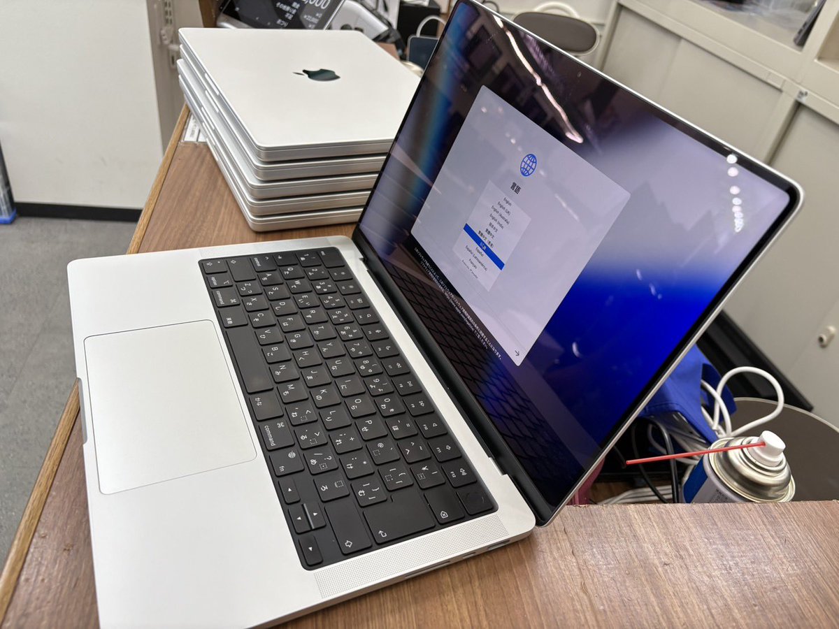 utpcmobile's tweet photo. 【急報】
💻MacBook Pro M1 Pro 32GB/1TB 
ご好評につき再入荷しました！
✅店舗限定6台のみ
💰 ¥133,000(税込)
📅明日 12:00〜 販売開始！
早い者勝ちです！

#MacBookM1Pro
#UTPCMOBILE https://t.co/zkmr5qUjB8