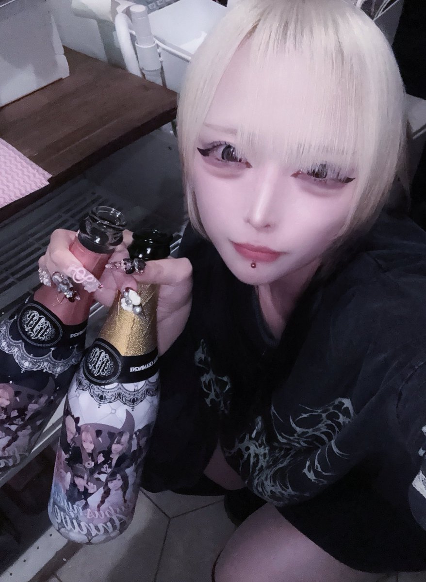 昨日はじめてのナイトでしたがわいわいでめっちゃ楽しかったですありがとう（>‐<）♥