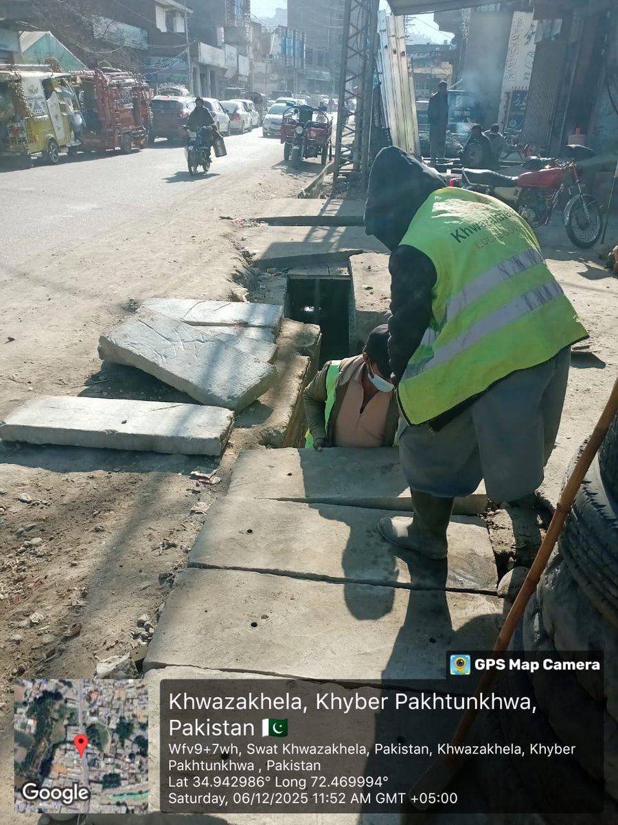 ٹی ایم اے خوازہ خیلہ کی جانب سے شہری علاقوں میں صفائی، مرمت اور کھلے یا خراب مین ہولز کو ڈھانپنے کا عمل جاری ہے۔ مقصد عوام کے جان و مال کا تحفظ اور نکاسی آب نظام کی بہتری ہے۔ شہری کسی بھی مسئلے کی فوری نشاندہی کریں۔