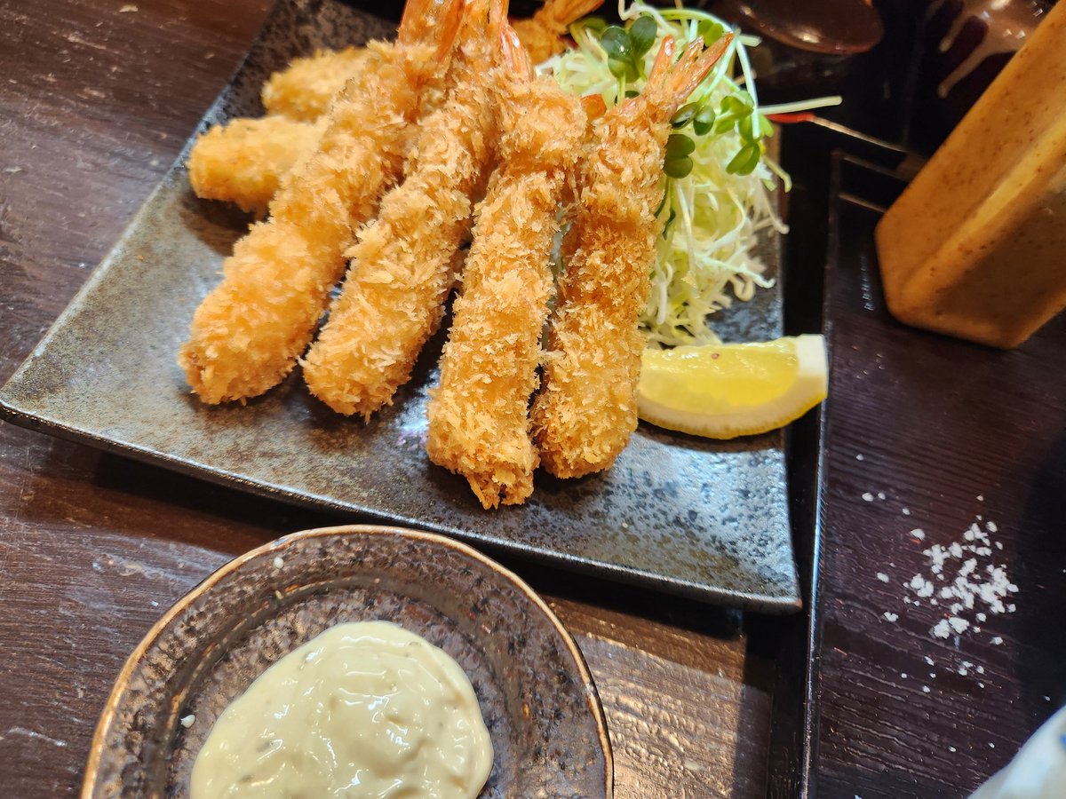 tm92510114's tweet photo. オヤツから晩飯からデザートまで食べ尽くし！あぁたまらん！ https://t.co/vWilfJIU7i