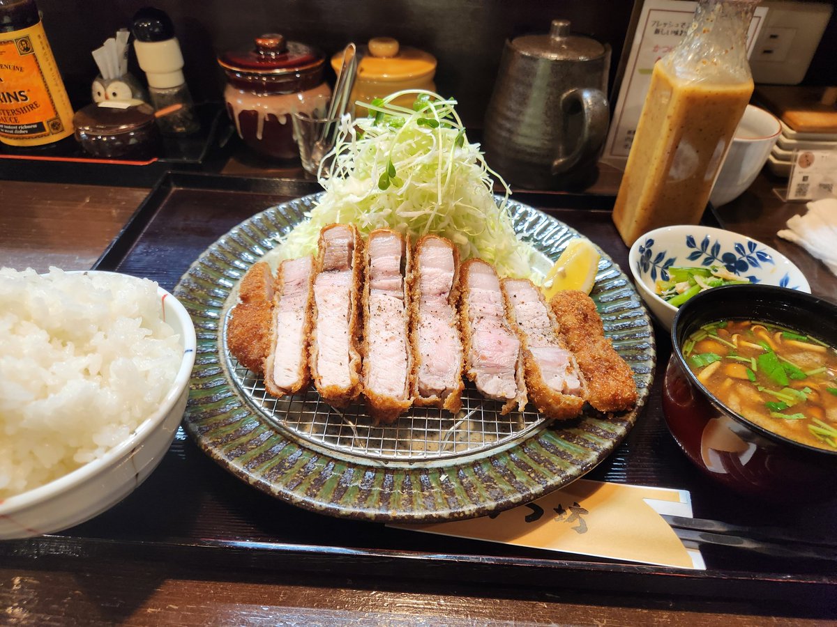 tm92510114's tweet photo. オヤツから晩飯からデザートまで食べ尽くし！あぁたまらん！ https://t.co/vWilfJIU7i