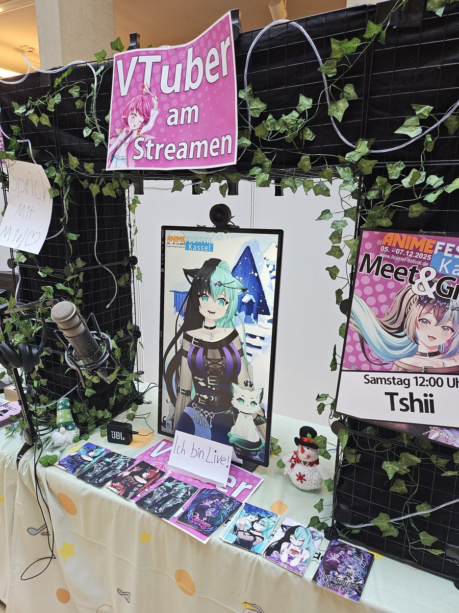 Das erste Meet&amp;Greet des Tages findet statt!

Ihr könnt auf dem #AnimeFestivalKassel gerade <a href="/TshiiCH/">Tshii | 🇨🇭VTuber | Welcome to the Asylum</a> live begegnen und mit ihr chatten und ihre Postkarten abholen!

#GERVtuber