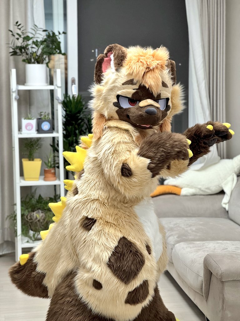hehe..😈
#FursuitEveryday