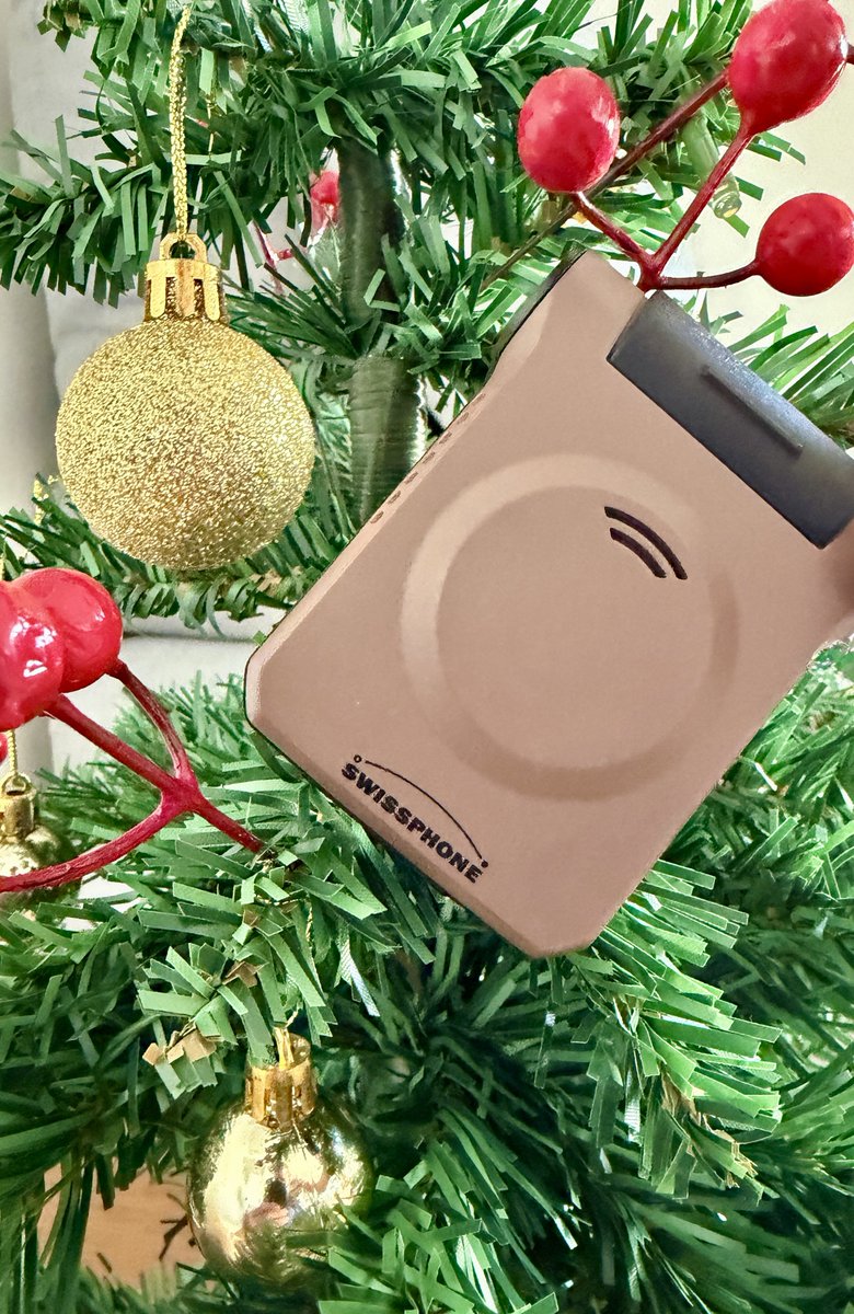 📟✨ Wenn Einsatzbereitschaft auf Weihnachtszauber trifft…
Auch am Christbaum bleibt der Funk nicht still – unser Swissphone-Pager ist eben immer dort, wo Verlässlichkeit gefragt ist.
Wir wünschen ein schönes 2.  Adventswochenende!
#swissphone #pager #einsatzbereit