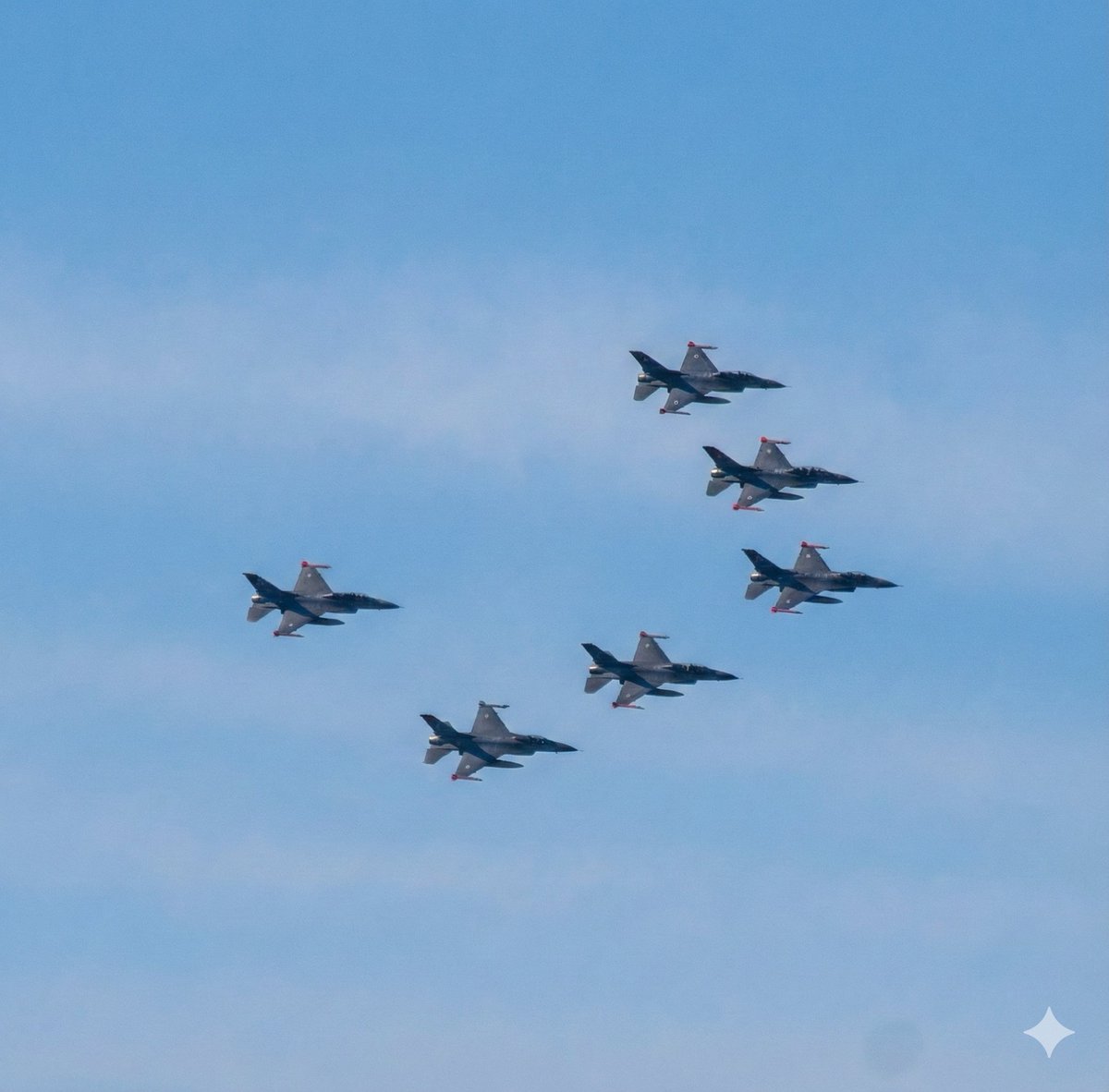 No es la mejor foto pero algo es algo #F16