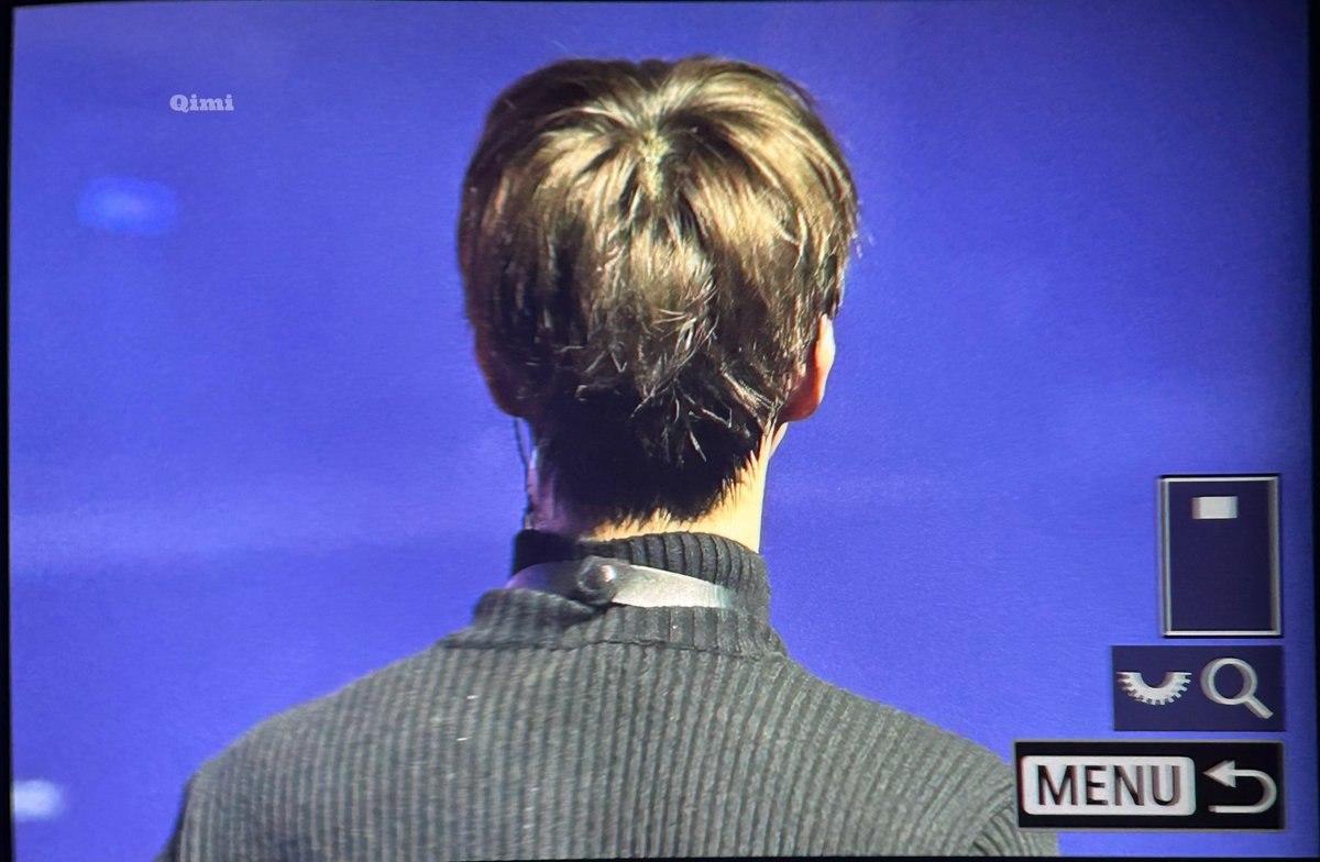 251206 #큐 

동글동글 큐🐿️

#더보이즈 #THEBOYZ #Q