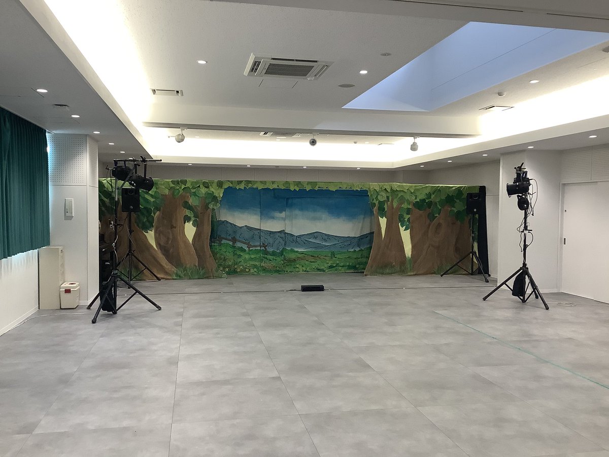 福岡県行橋市のこども園さんに、行ってきたよー*˙︶˙*)ﾉ"
初めての着ぐるみだったけど、めっちゃ喜んでくれました‼️担当の主任先生が、「良かったです😊また是非お願いします」
なーんて言って貰えまして、最高っす(*｀ω´)b
美味しい給食まで頂けまして、大満足な公演でありました💮

#劇団飛行船