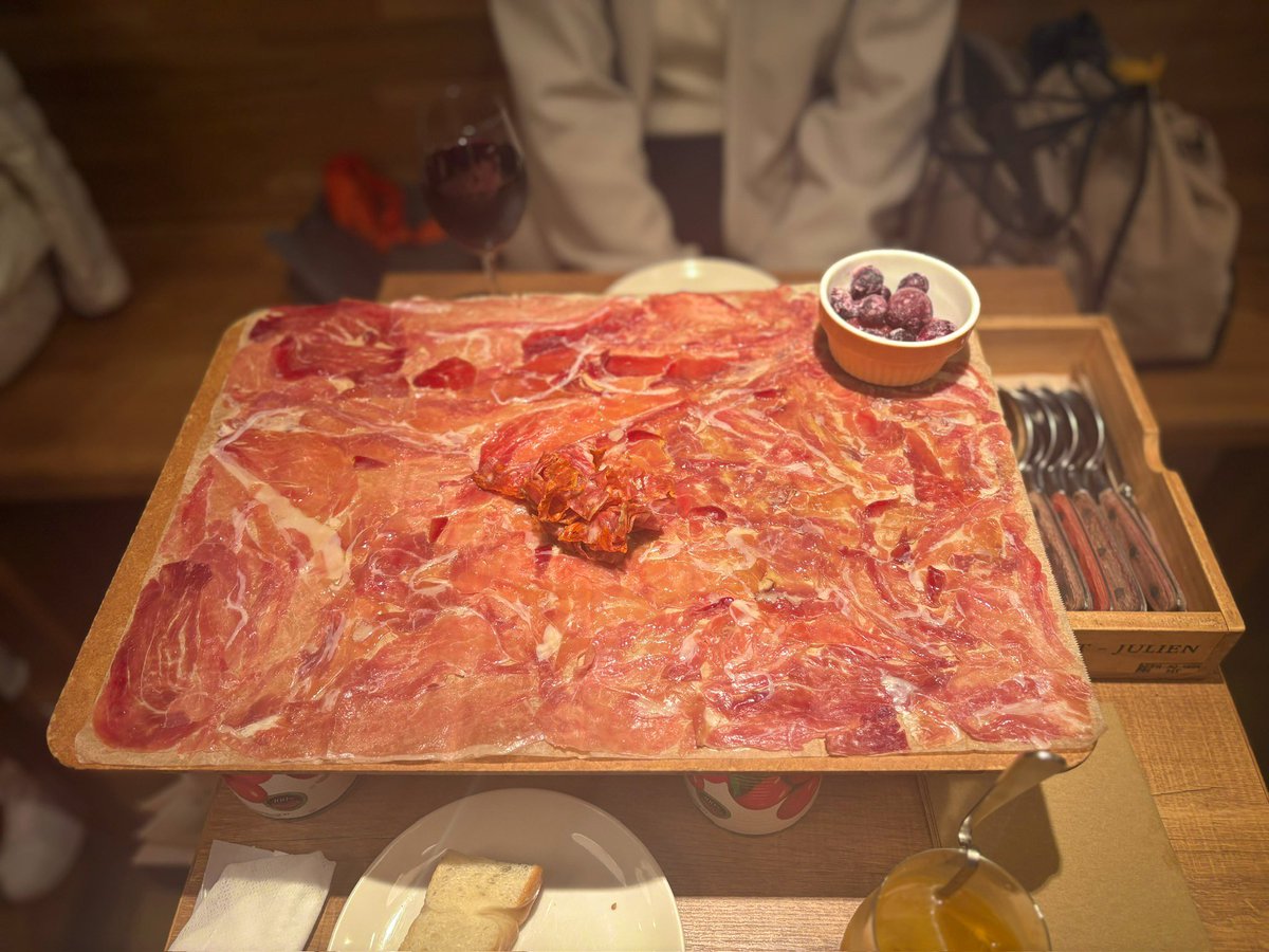 ____mri01's tweet photo. 📍ワインの酒場。ディプント

チェーン飲食店でもある
ディプントの紹介です😆

全国各地に出店しており
美味しいワインとお食事と共に
会話を楽しむことができます☺︎

#ワインの酒場ディプント
#ワイン酒場
#都内グルメ #グルメ好きな人と繋がりたい https://t.co/5njq1d5zqV