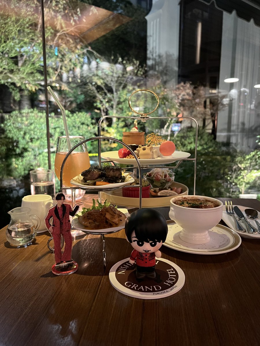 UAhnhe's tweet photo. 打ち上げだーい☃️西鉄ホテル夜のアフタヌーンティー素敵すぎて幸🥺
#SnowMan_ON福岡 https://t.co/GdCbE5fa8e