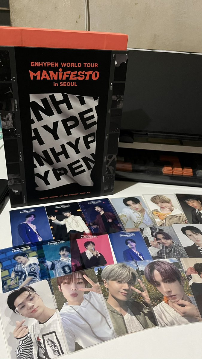 lsycode's tweet image. ˖˚˳ wts lfb ph ˳˚˖

&amp;gt; enhypen merch and photocards
&amp;gt; comment or dm me what you want will reply for the price
&amp;gt; SALE NA COZ IM DECLUTTERRING PLS BUY THEM 
&amp;gt; gcash/maya
&amp;gt; loc: paco manila
&amp;gt; payo or 3 days reservations