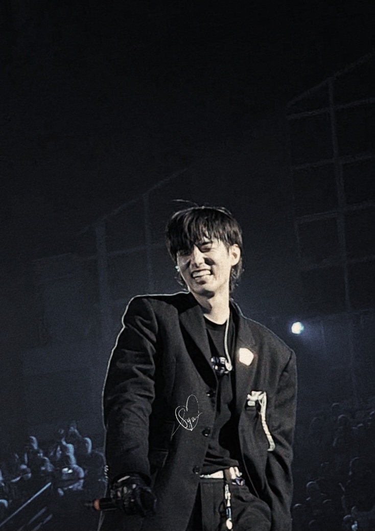 eajerigen's tweet photo. nothing can beat the feeling of watching and seeing jae at venue, not even an airport moment beats them. Watching jae sung 20 songs, throwing jokes to jars, laughing, crying, and having minor accident turns out as funny moment.
Crowded yet private.
And its jars's🫶🏻 https://t.co/y75fRozrvK