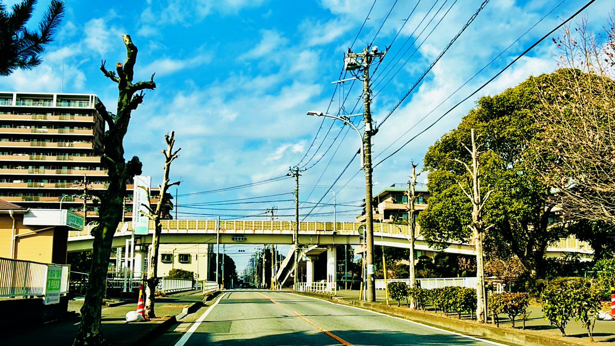 newcamplabo's tweet photo. 怒られない習志野市の出張ペーパードライバー講習
マイカー購入前にキャンペーン180分コース🚘運転席回りの再確認〜基礎走行をじっくりと実践、目的地を決めての幹線道路の走行、座学(道路標識や道路標示、様々な信号機について)を挟んで最後はご自宅立体駐車��の昇降練習についてご指導させて頂きました！また納車後に契約する駐車枠の場所についてのご相談にも対応、お客様に安心して頂けたようで何よりでした😌次回…基礎駐車の操作手順と実践、車線変更の操作手順と実践などご指導予定です。
.⋆*⋆𓏸 新習志野駅 京成津田沼駅 幕張豊砂駅  .⋆*⋆𓏸
#ペーパードライバー講習 #習志野市香澄
モロッコ屋 @moroccoya_com