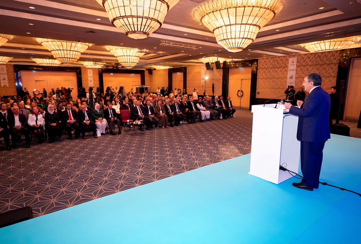 Hayat Boşluk Kabul Etmez Bağımlılık İle Mücadele ve Eğitim Derneği tarafından düzenlenen 'Yaşamda Kal' temalı uluslararası sivil toplum zirvesine Genel Başkan Yardımcımız Hamza Öksüz katıldı. 

Memur-Sen olarak paydaşı olduğumuz programda Cumhurbaşkanı Yardımcımız Cevdet Yılmaz