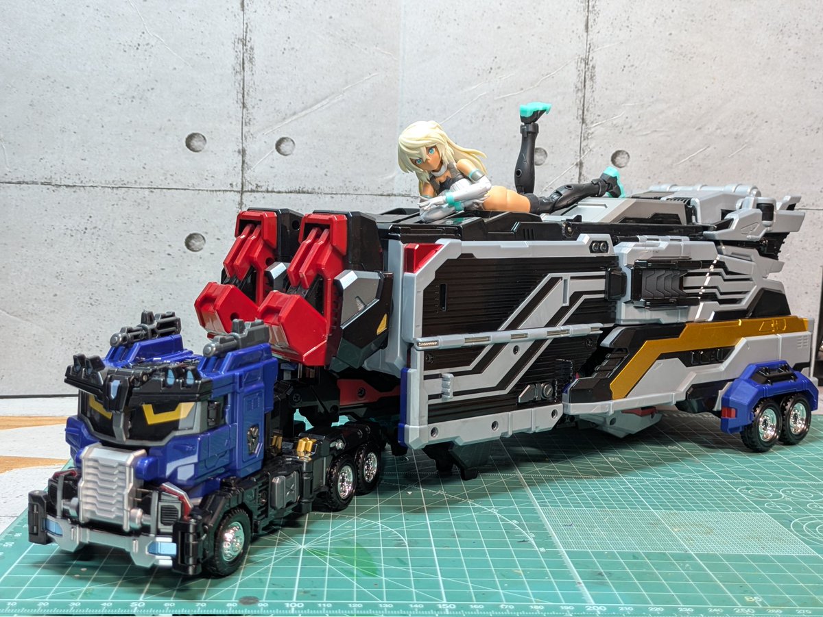 メタルカードボットW ヘビーアイアンW、開封しましたが重すぎデカすぎ