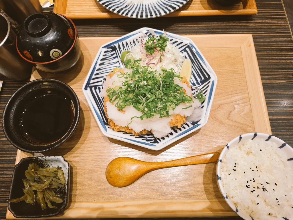 炸豬排！
我吃給瑪寶們看！