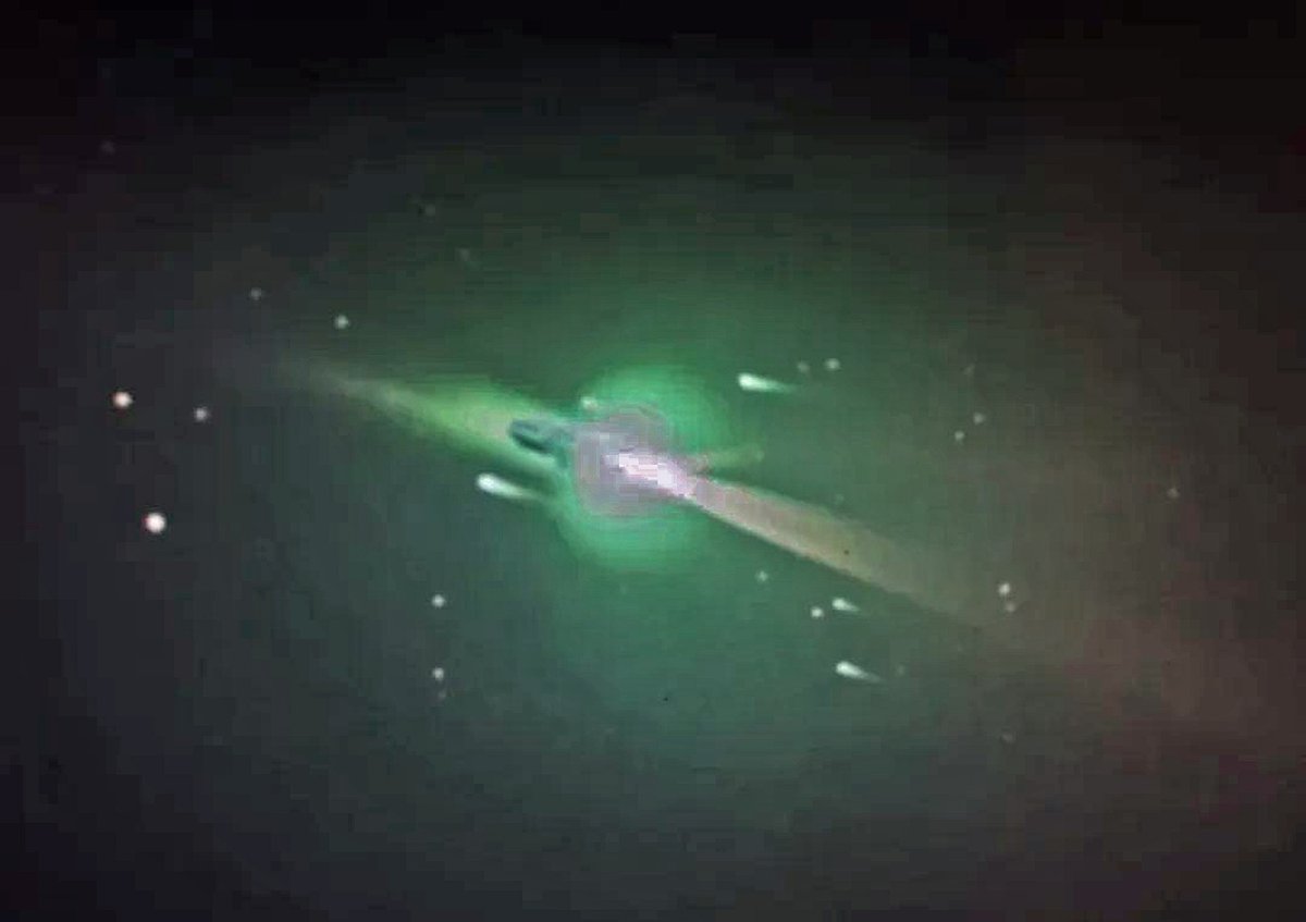 RedCollie1's tweet image. These unconfirmed images of 3I/ATLAS bear a close resemblance to what we are seeing today, even though they were &quot;leaked&quot; many months ago, when amateurs could not see it clearly. 
If true, then the really BRIGHT part of 3I/ATLAS would be its exhaust (chemical or ion)? I have…