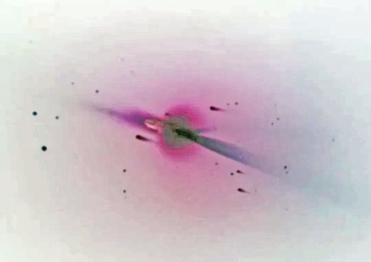 RedCollie1's tweet image. These unconfirmed images of 3I/ATLAS bear a close resemblance to what we are seeing today, even though they were &quot;leaked&quot; many months ago, when amateurs could not see it clearly. 
If true, then the really BRIGHT part of 3I/ATLAS would be its exhaust (chemical or ion)? I have…