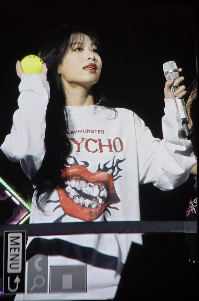 今日のアヒョンも最高に可愛いね🥰 PSYCHOのロンT着てるじゃん!! お金