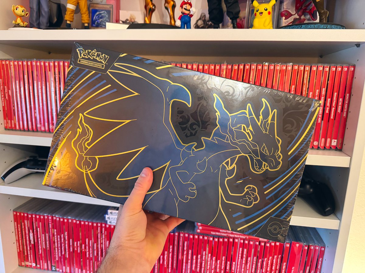 nico__vgc's tweet photo. Mich hat im Müller die Glurak-Box angelächelt 👀😬 #Pokémon #PokémonTCG https://t.co/Bsw7Va8dEZ